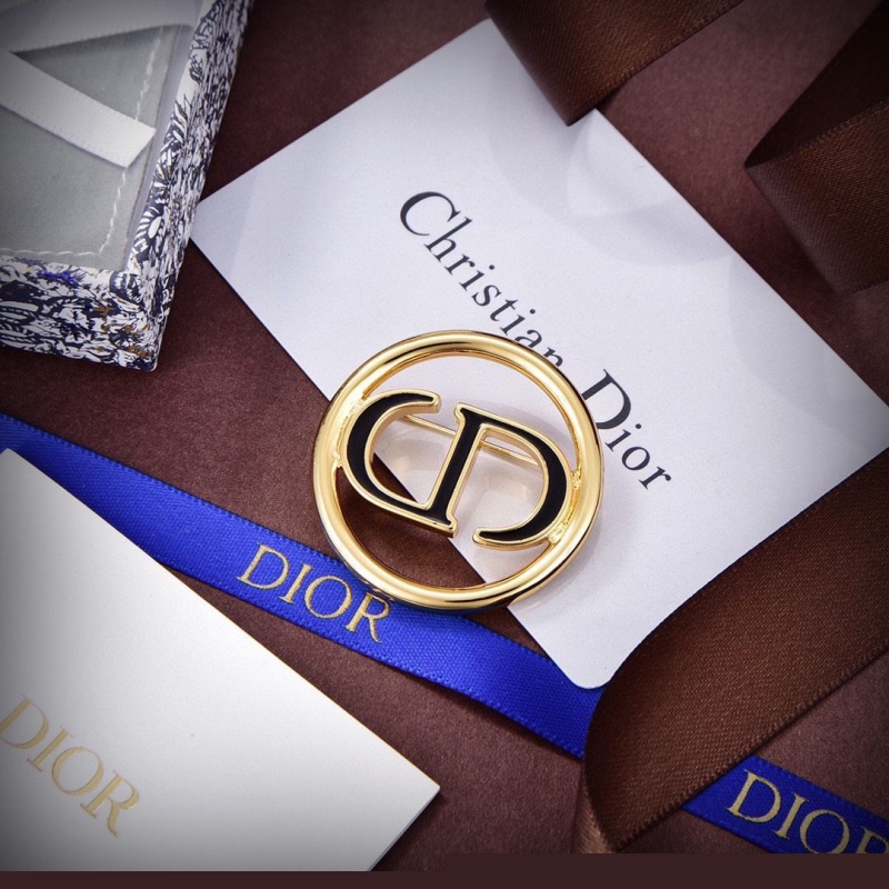 ch**an D*or brooches